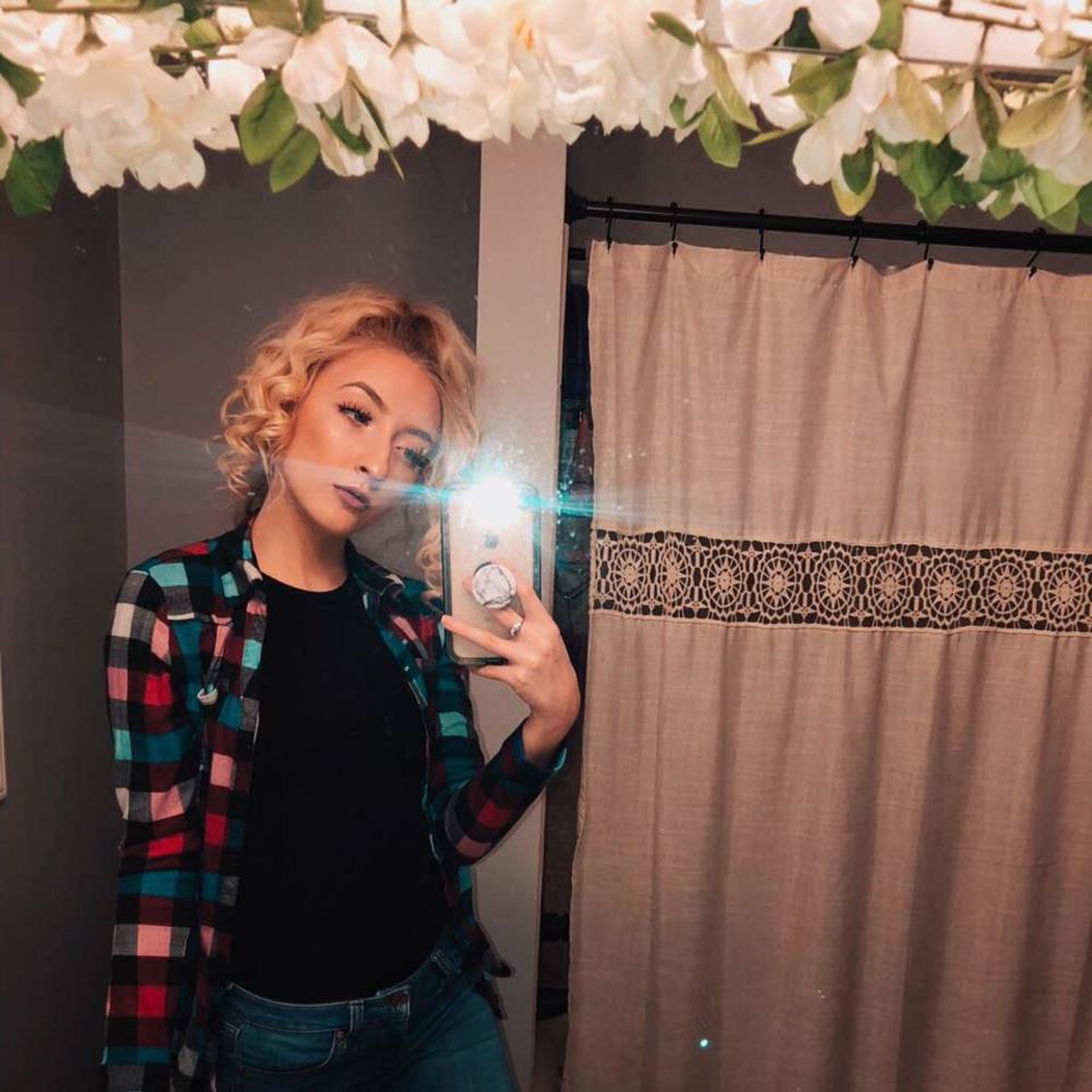 Meet your Posher, Caylin